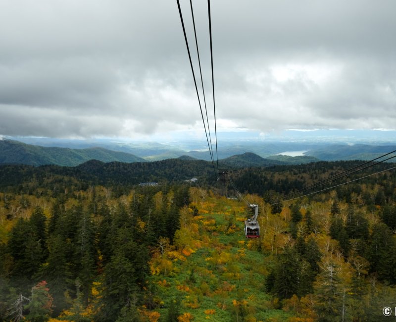 Daisetsuzan (Hokkaido), téléphérique de montagne Asahidake à l'automne Daisetsuzan (Hokkaido), téléphérique de montagne Asahidake à l'automne