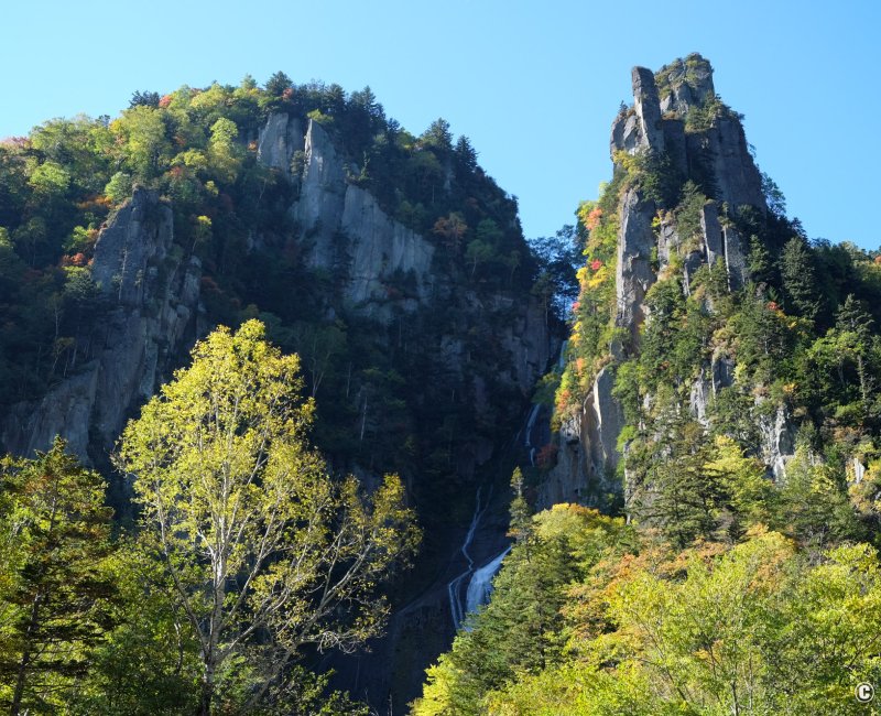 Daisetsuzan (Hokkaido), chutes d'eau Ginga no Taki et Ryusei no Taki à l'automne 2 Daisetsuzan (Hokkaido), chutes d'eau Ginga no Taki et Ryusei no Taki à l'automne 2