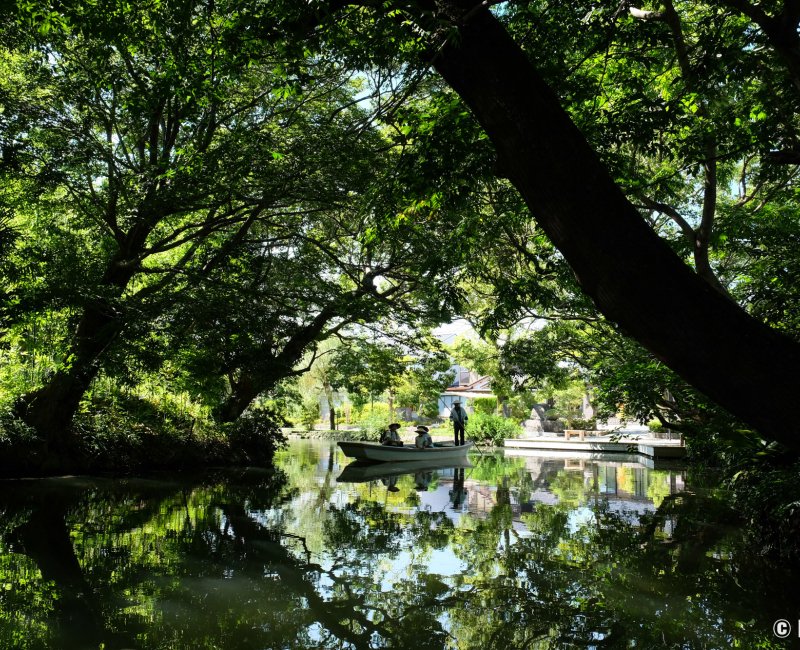 Yanagawa (Fukuoka), croisière Kawakudari sous les arbres en été Yanagawa (Fukuoka), croisière Kawakudari sous les arbres en été