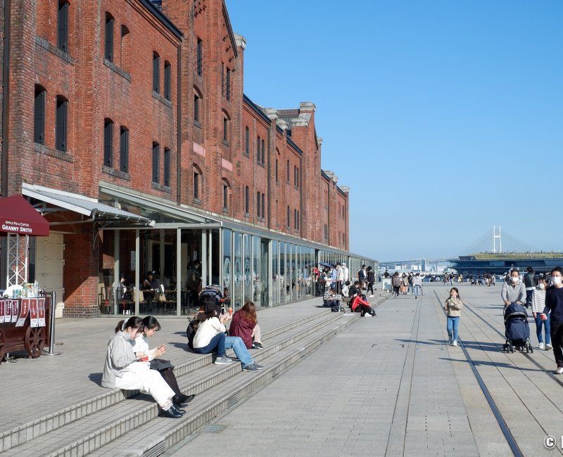 Yokohama, entrepôt Akarenga Soko et square central entre les 2 bâtiments Yokohama, entrepôt Akarenga Soko et square central entre les 2 bâtiments