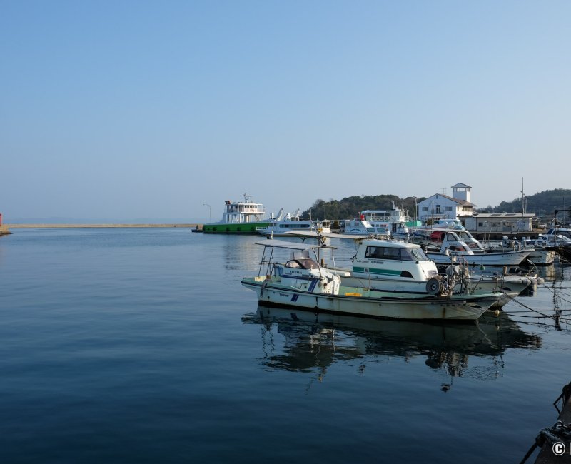 Teshima (Shikoku), bateaux de pêche au port Ieura