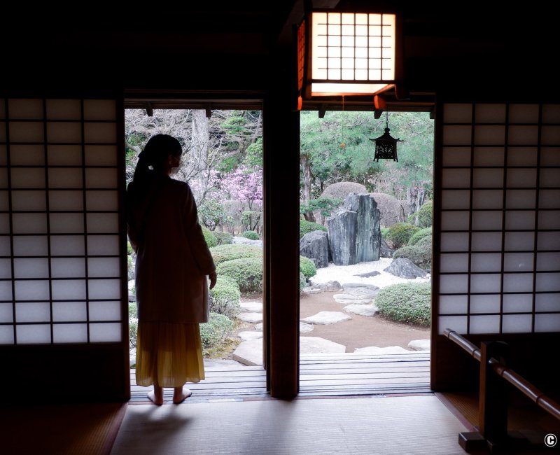 Kita-in (Kawagoe), vue sur le jardin japonais depuis la salle d'étude Shoin du temple Kita-in (Kawagoe), vue sur le jardin japonais depuis la salle d'étude Shoin du temple