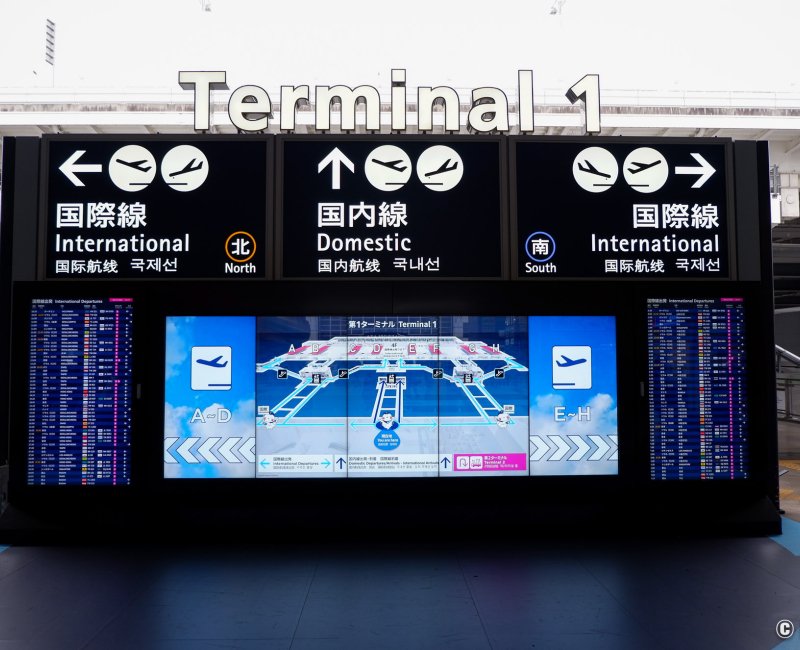 Aéroport international du Kansai (KIX, Osaka), Terminal 1, panneaux d'orientation Aéroport international du Kansai (KIX, Osaka), Terminal 1, panneaux d'orientation