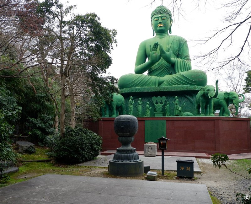 Togan-ji (Nagoya), statue du grand bouddha Nagoya Daibutsu de face 2 Togan-ji (Nagoya), statue du grand bouddha Nagoya Daibutsu de face 2