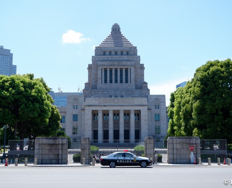 Bâtiment de la Diète nationale (Tokyo), vue sur la façade avant extérieure 2 Bâtiment de la Diète nationale (Tokyo), vue sur la façade avant extérieureBâtiment de la Diète nationale (Tokyo), vue sur la façade avant extérieure 2