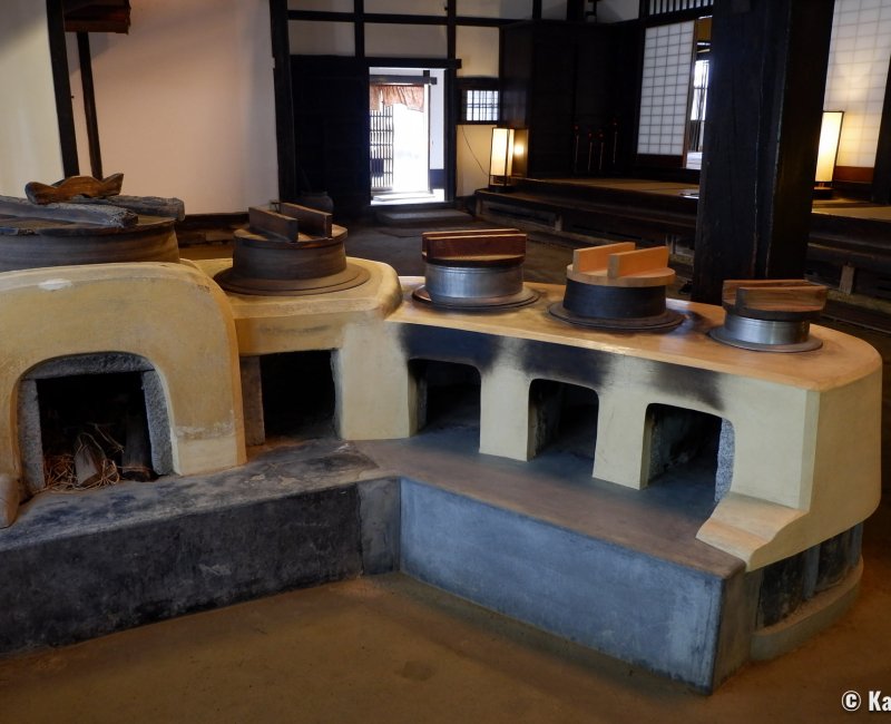 Résidence Yamaguchi (Sakai, Osaka), cuisinière de l'époque Edo Résidence Yamaguchi (Sakai, Osaka), cuisinière de l'époque Edo