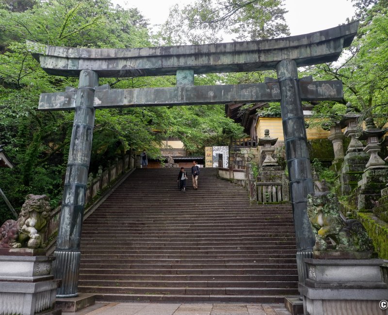 Kotohira-gu (Shikoku), Grande porte torii au niveau de la 431e marche
