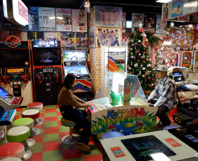 Daiba 1-chome Shotengai (Tokyo), salle d'arcade de rétrogaming 2