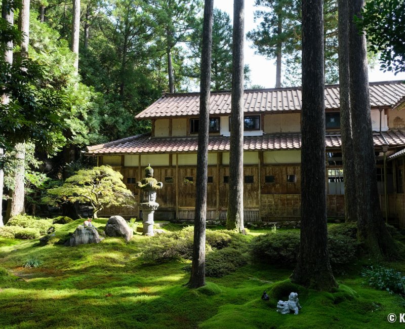 Hiyo Koke no Sato (Ishikawa), vue sur l'architecture traditionnelle du village de montagne 2 Hiyo Koke no Sato (Ishikawa), vue sur l'architecture traditionnelle du village de montagne 2