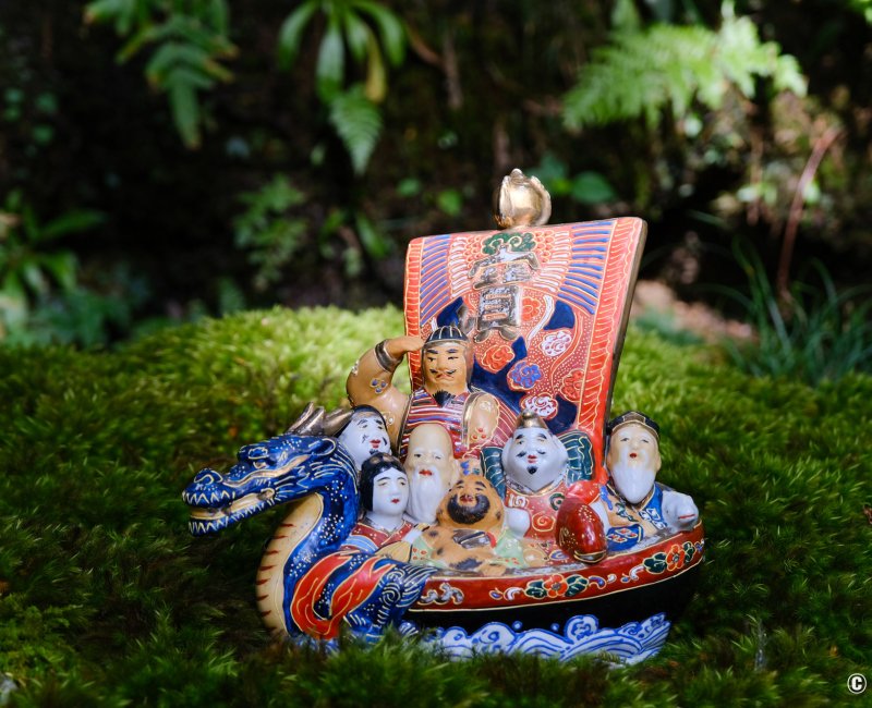 Hiyo Koke no Sato (Ishikawa), statues des 7 Divinités du Bonheur dans le bateau Takarabune