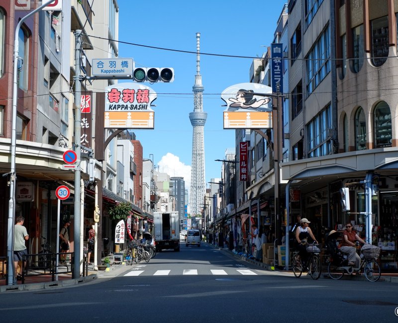 Kappabashi-dori (Tokyo), vue sur Tokyo Skytree depuis le quartier Kappabashi-dori (Tokyo), vue sur Tokyo Skytree depuis le quartier