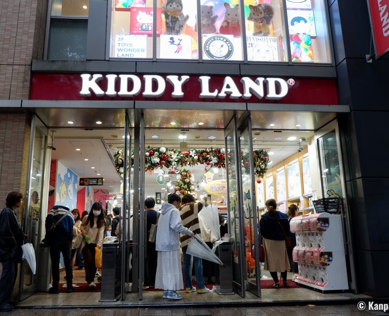 Kiddy Land (Harajuku, Tokyo), entrée du magasin sur Omotesando Kiddy Land (Harajuku, Tokyo), entrée du magasin sur Omotesando