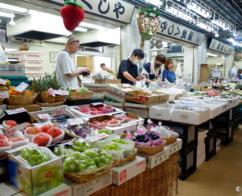 Marché extérieur de Tsukiji (Tokyo),  marchand de fruits et légumes à Tsukiji Uogashi Marché extérieur de Tsukiji (Tokyo),  marchand de fruits et légumes à Tsukiji Uogashi
