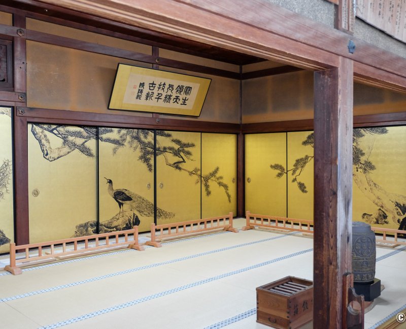 Daijo-ji (Kasumi, Hyogo), peinture sur fusuma "Paons sous un pin" de Maruyama Okyo Daijo-ji (Kasumi, Hyogo), peinture sur fusuma "Paons sous un pin" de Maruyama Okyo