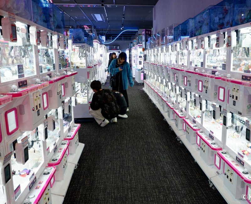 Kabukicho Tower (Tokyo), machines à pince dans la salle d'arcade Bandai Namco Kabukicho Tower (Tokyo), machines à pince dans la salle d'arcade Bandai Namco