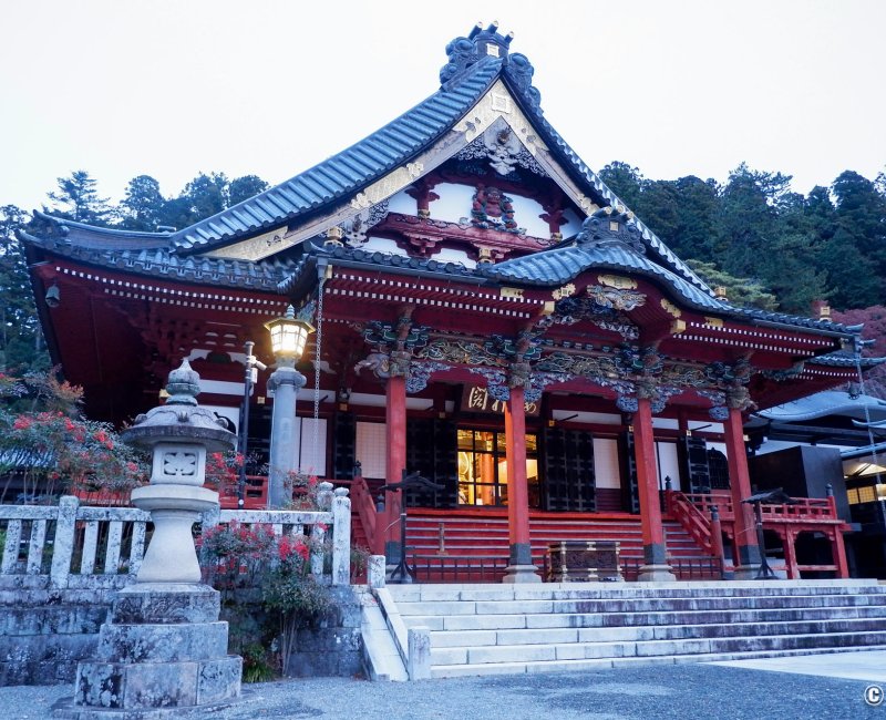 Kuon-ji (Minobu), pavillon du fondateur Soshi-do au petit matin