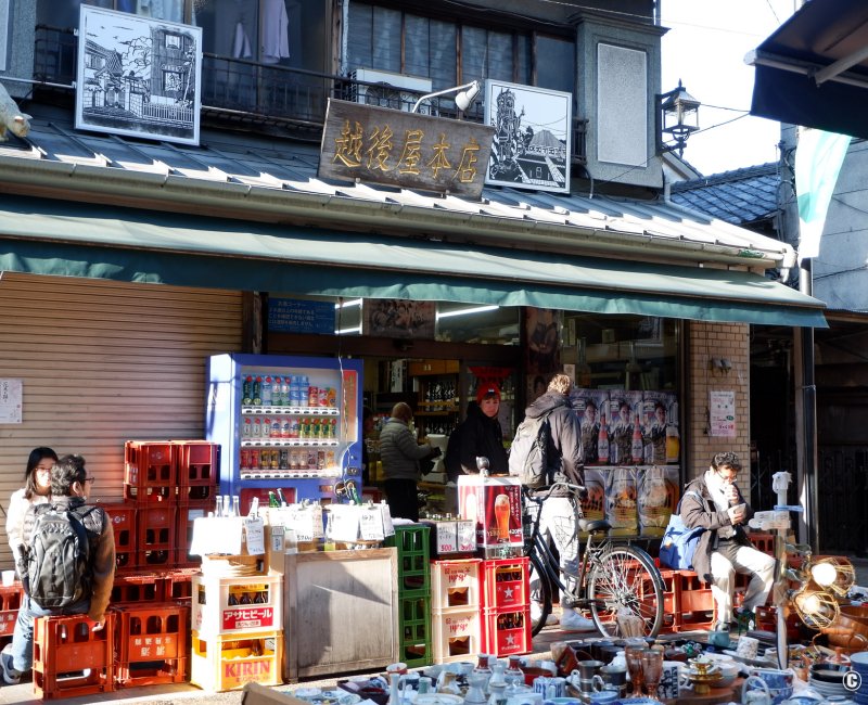Yanaka Ginza (Tokyo), magasin de vins et spiritueux Echigoya Honten