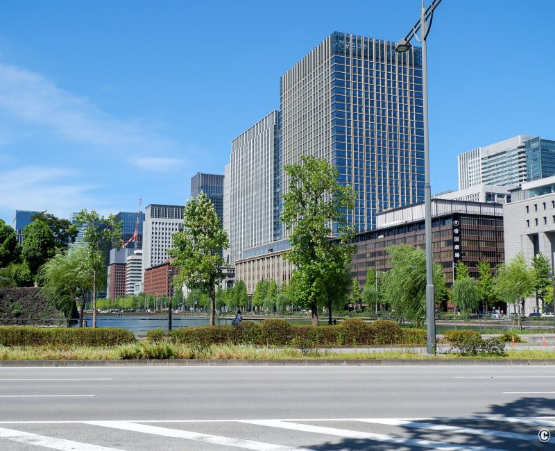 Hibiya (Tokyo), vue sur les douves du palais impérial et les grattes-ciels de Hibiya-dori 3 Hibiya (Tokyo), vue sur les douves du palais impérial et les grattes-ciels de Hibiya-dori 3