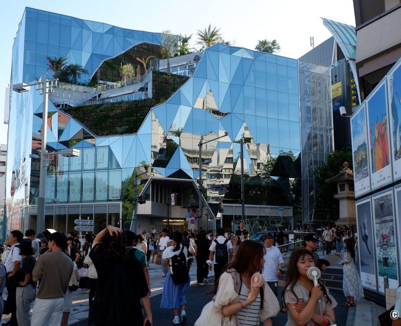 Tokyu Plaza Harajuku (Harakado), vue sur la façade déstructurée Tokyu Plaza Harajuku (Harakado), vue sur la façade déstructurée