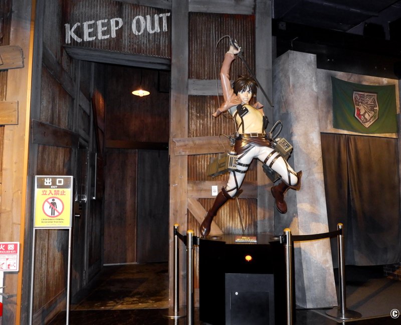 Tokyo Joypolis (Odaiba), décor de l'attraction Attack on Titan THE ATTRACTION Tokyo Joypolis (Odaiba), décor de l'attraction Attack on Titan THE ATTRACTION