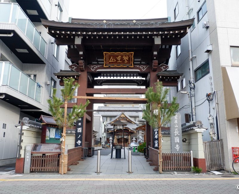 Asakusa (Tokyo), enceinte du temple Chokoku-ji en début d'année Asakusa (Tokyo), enceinte du temple Chokoku-ji en début d'année