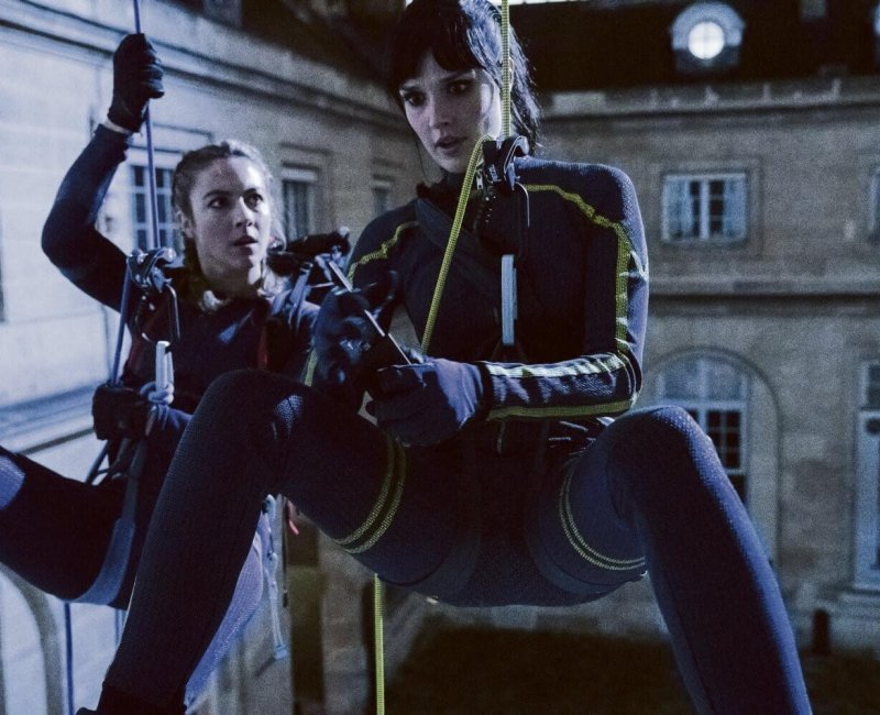 Cat's Eyes (série TV TF1), scène live de la série avec les actrices Constance Labbé et Camille Lou