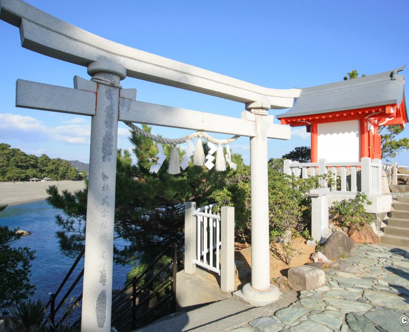 Katsurahama (Kochi), Sanctuaire Wadatsumi-jinja au bout de la plage Katsurahama (Kochi), Sanctuaire Wadatsumi-jinja au bout de la plage