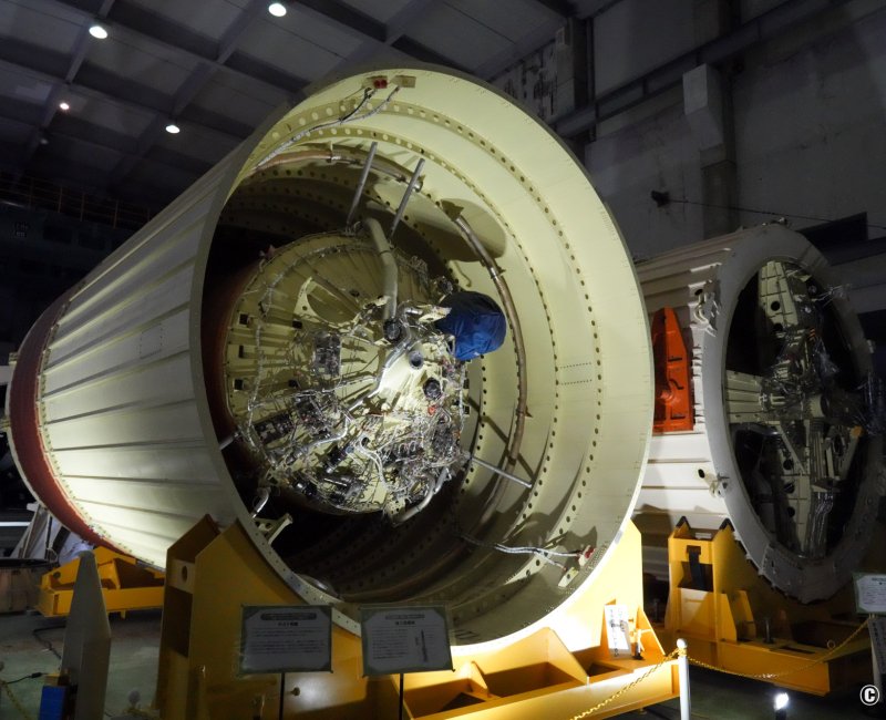 Centre spatial de Tanegashima, Rocket Garage, vue sur les réacteurs d'une fusée 