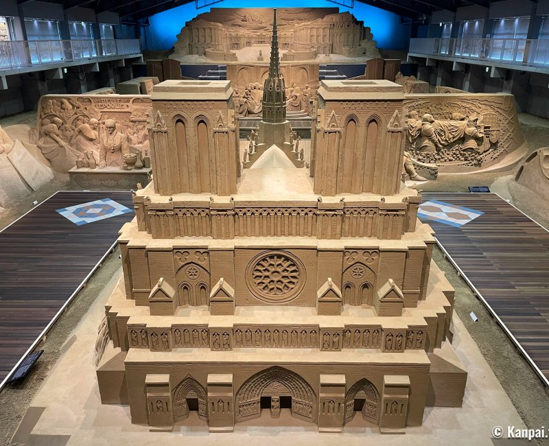 Musée du sable (Tottori), sculpture de la cathédrale Notre-Dame de Paris pour l'édition 2024 Musée du sable (Tottori), sculpture de la cathédrale Notre-Dame de Paris pour l'édition 2024