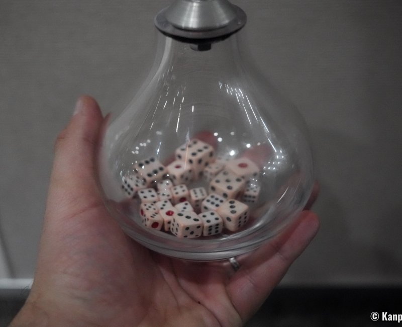 Tanegashima Light Festival, œuvre Uchu saikoro (Les dés de l’espace) ©Jun Kosaka