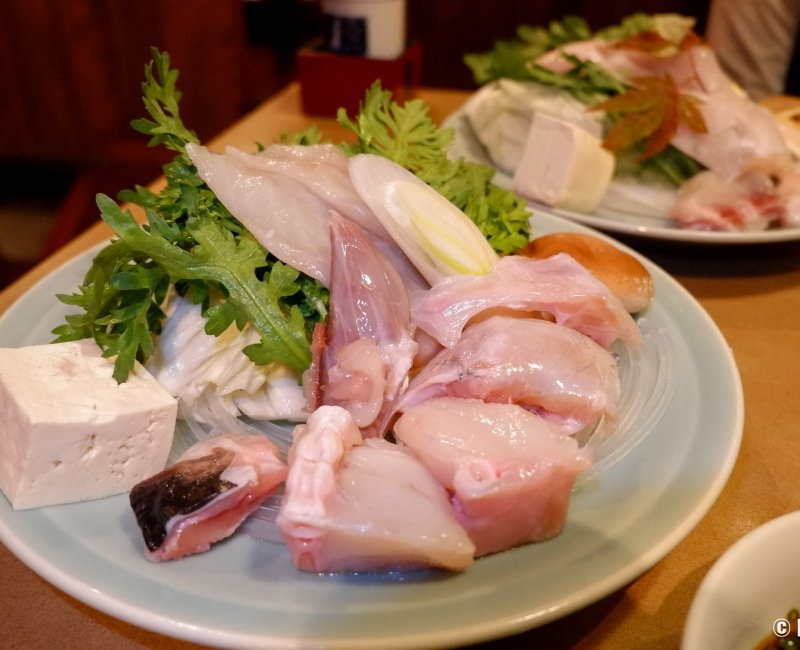 Guenpin Kagurazaka (Tokyo), préparation pour la fondue fugu nabe