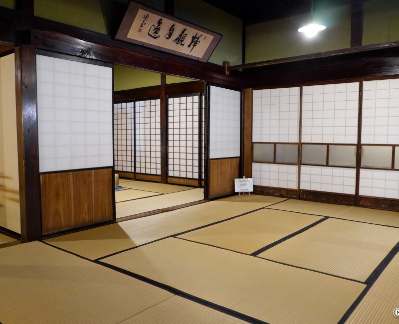 Kakunodate (Akita), Vue sur le bureau et une pièce de vie daidokoro fermée par les shoji