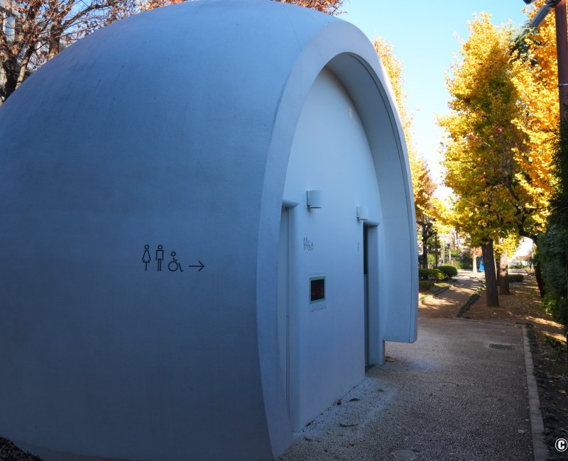 The Tokyo Toilet (Shibuya), toilettes du parc Nanago Dori, Kazoo Sato The Tokyo Toilet (Shibuya), toilettes du parc Nanago Dori, Kazoo Sato