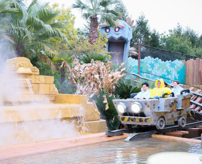 Donkey Kong Country (USJ, Osaka), vue sur l'attraction Mine Cart Madness Donkey Kong Country (USJ, Osaka), vue sur l'attraction Mine Cart Madness