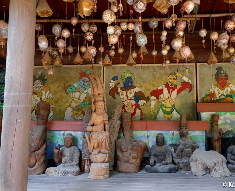 Ishite-ji (Matsuyama, Shikoku), Pavillon orné de peintures et sculptures bouddhiques Ishite-ji (Matsuyama, Shikoku), Pavillon orné de peintures et sculptures bouddhiques