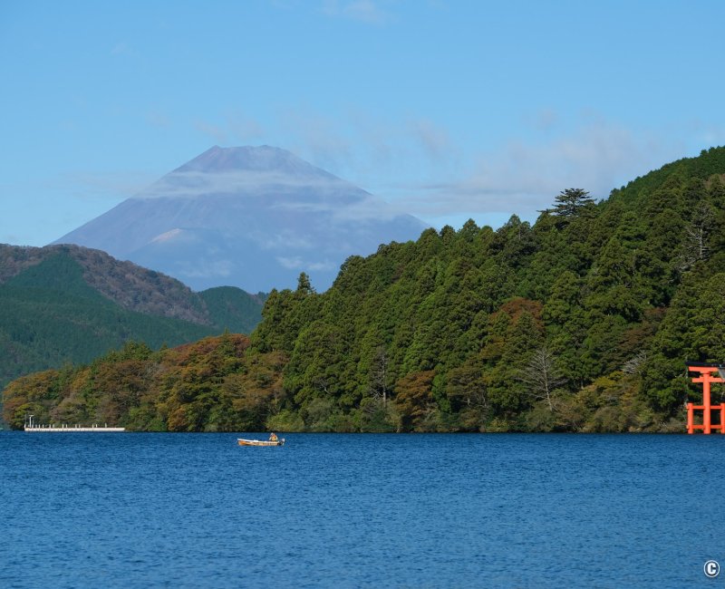Hakone (Kanagawa), vue sur le Mont Fuji depuis le lac Ashi au début de l'automne