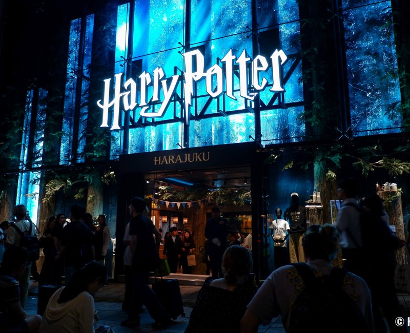 Harry Potter Shop Harajuku (Tokyo), façade de la boutique de nuit