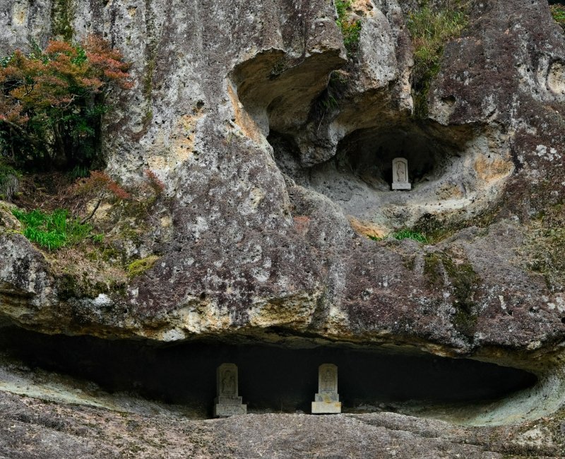 Nata-dera (Ishikawa), Stèles bouddhiques placées dans les cavités de Kigan Yusenkyo Nata-dera (Ishikawa), Stèles bouddhiques placées dans les cavités de Kigan Yusenkyo