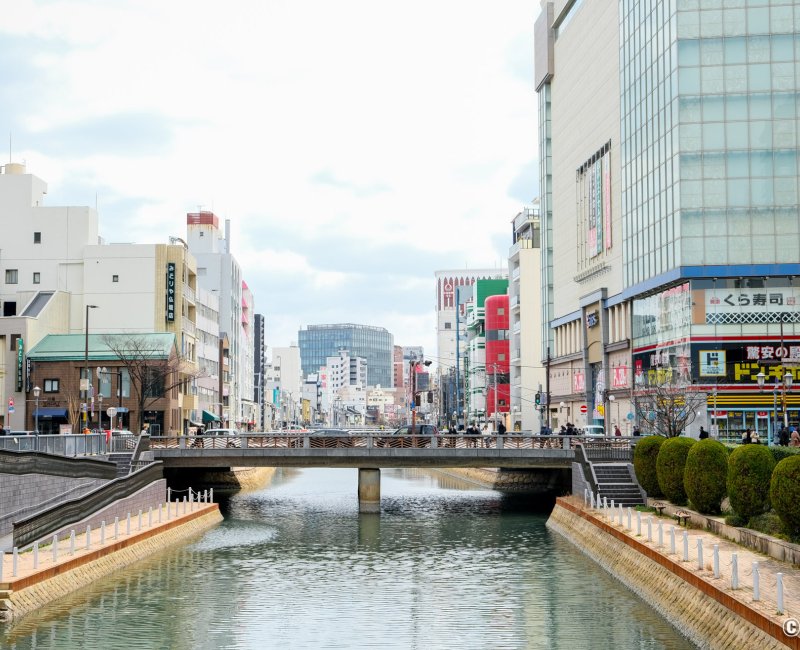 Fukuoka (Kyushu), vue sur la rivière Hakata et l'île Nakasu
