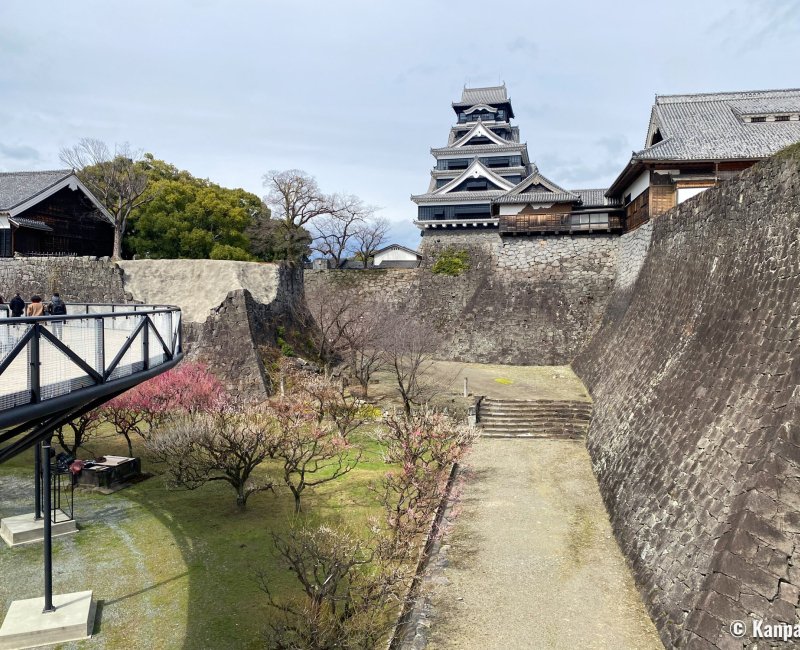 Château de Kumamoto, promenade depuis la nouvelle passerelle surélevée