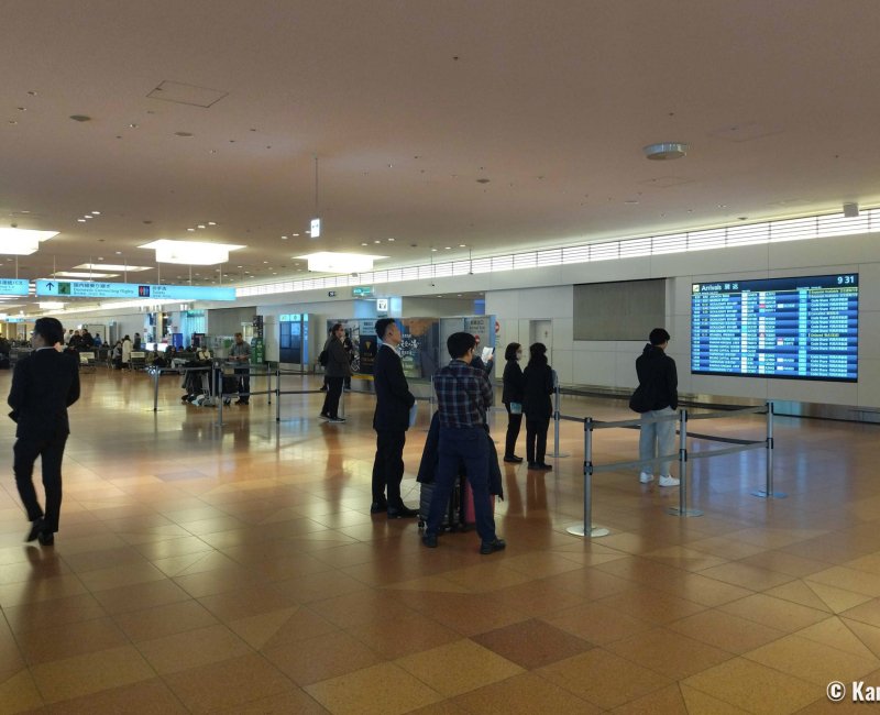 Aéroport de Haneda (Tokyo), peu de monde pour accueillir les arrivées au T3 début février 2026