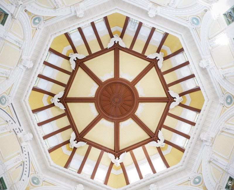 Tokyo Station, représentation de 8 des 12 signes du zodiaque au plafond de la gare côté Marunouchi 2