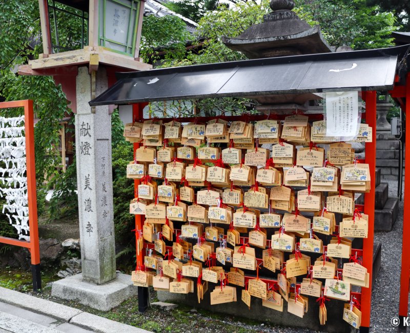 Yasui Kompiragu (Kyoto), Plaques votives ema déposées au sanctuaire