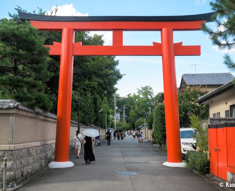 Chaleur en été au Japon, visite du sanctuaire Shimogamo à Kyoto en matinée