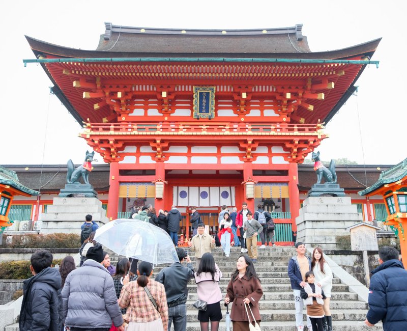 Fushimi Inari Taisha à Kyoto, Porte Romon du sanctuaire