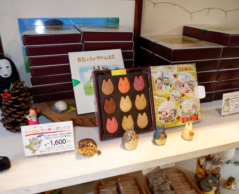 Shirohige’s Cream Puff Factory Kichijoji (Tokyo), vente de gâteaux secs et cookies Totoro Shirohige’s Cream Puff Factory Kichijoji (Tokyo), vente de gâteaux secs et cookies Totoro