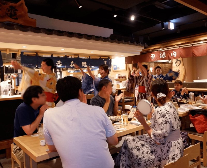 Tokyo Festival Restaurant - Bon Dance Izakaya (Kabukicho), expérience de danse Bon Odori Tokyo Festival Restaurant - Bon Dance Izakaya (Kabukicho), expérience de danse Bon Odori