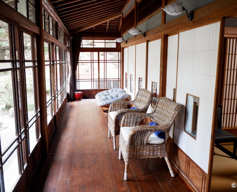 Ebisuya (Minobu), Véranda fermée avec vue sur la nature environnante