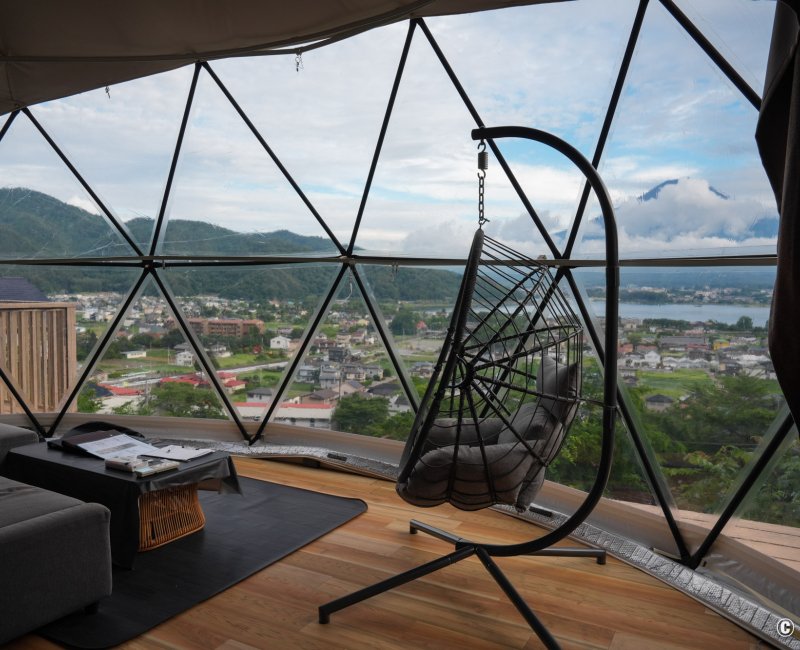 Mt.Fuji Glamping Terrace MINENOHANA (Kawaguchiko), salon de la tente Terrace Suite Oriental Japon 7m Dome