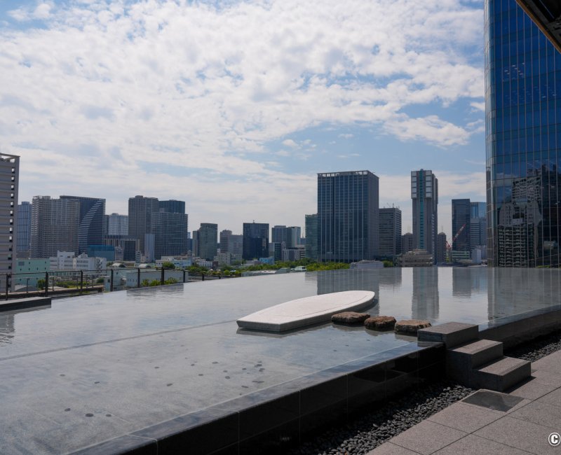 MoN Takanawa (Tokyo), Plan d'eau de Tsukimi Terrace à l'étage 6F du musée MoN Takanawa (Tokyo), Plan d'eau de Tsukimi Terrace à l'étage 6F du musée
